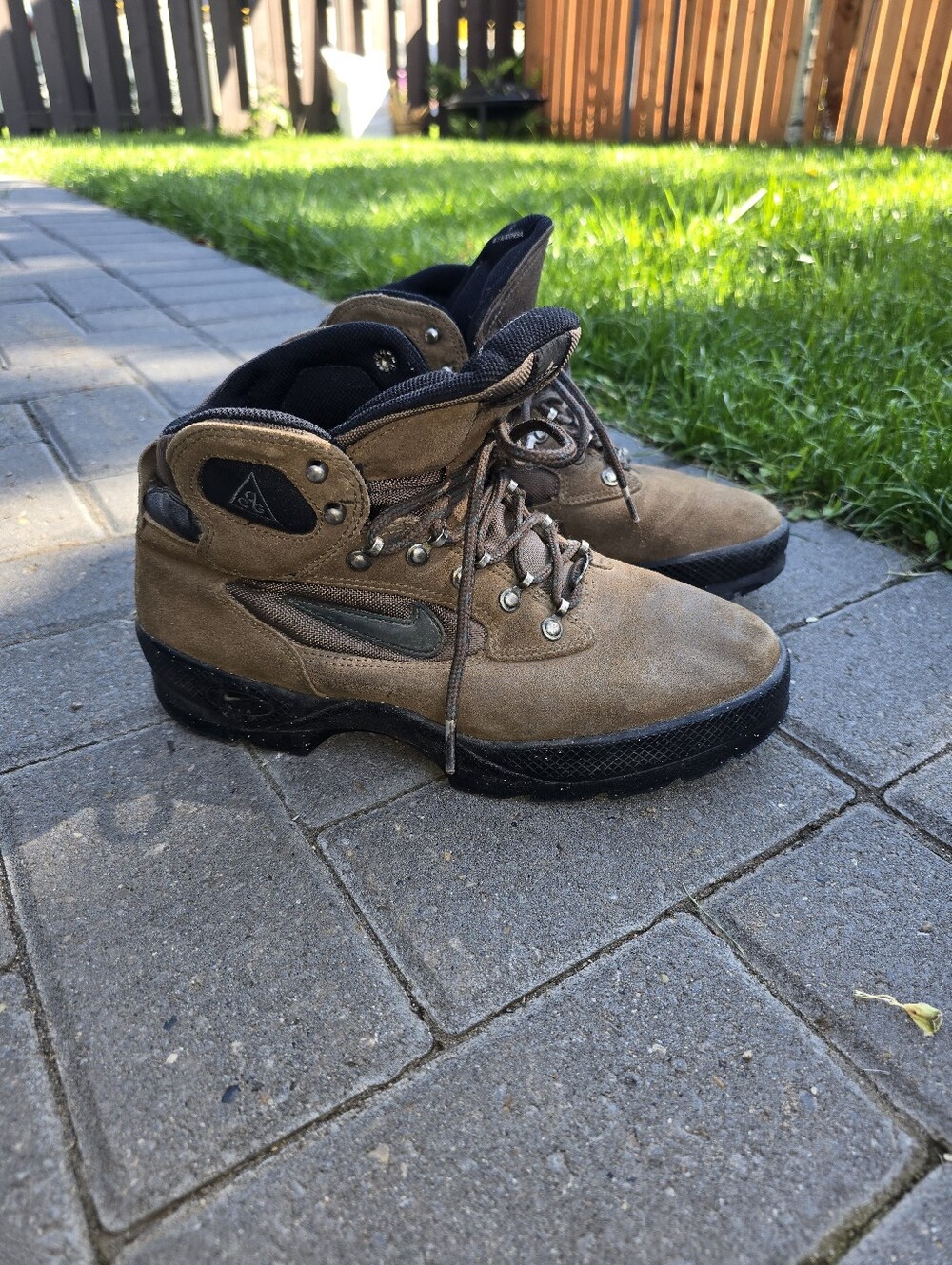 Vintage Nike Black and Brown Suede Hiking Shoe
